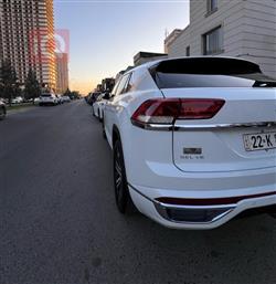 ڤۆڵکسواگن ئەتڵەس کرۆس سپۆرت